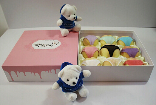 穿內(nèi)褲的水(shuǐ)蜜桃